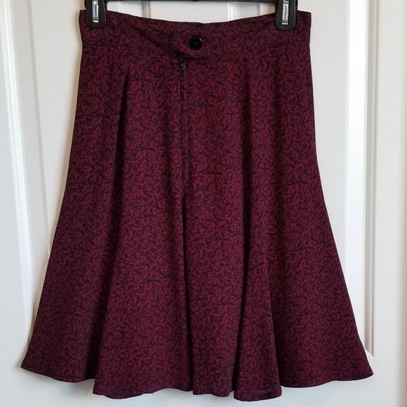 Gianni Red and Black Flare Skirt - Picture 2 of 4